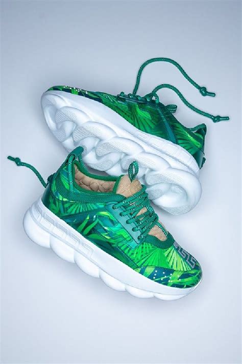 Sneakers Versace: Chain Reaction con la stampa jungle 